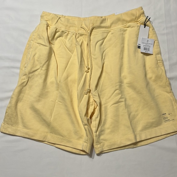 Onia Garment Dyed Terry Shorts in Yellow Cream Size XL - Picture 4 of 10